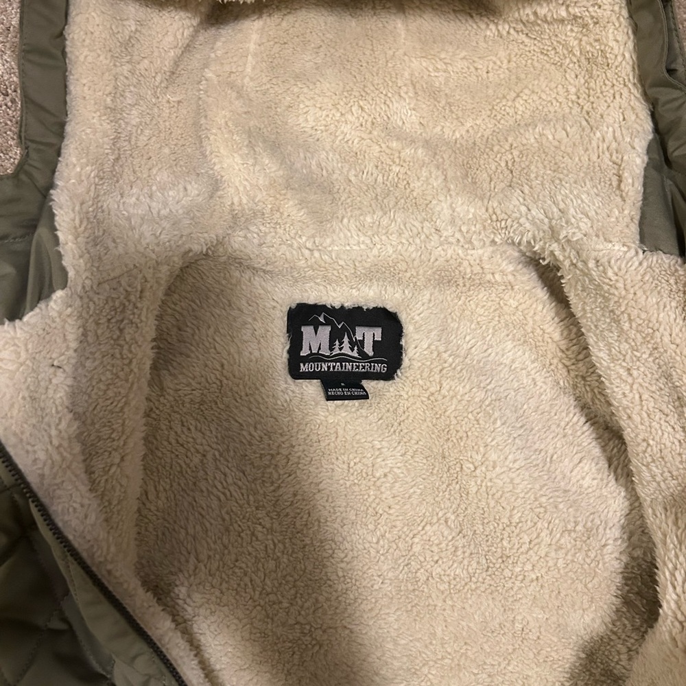Vest - Picture 2 of 3